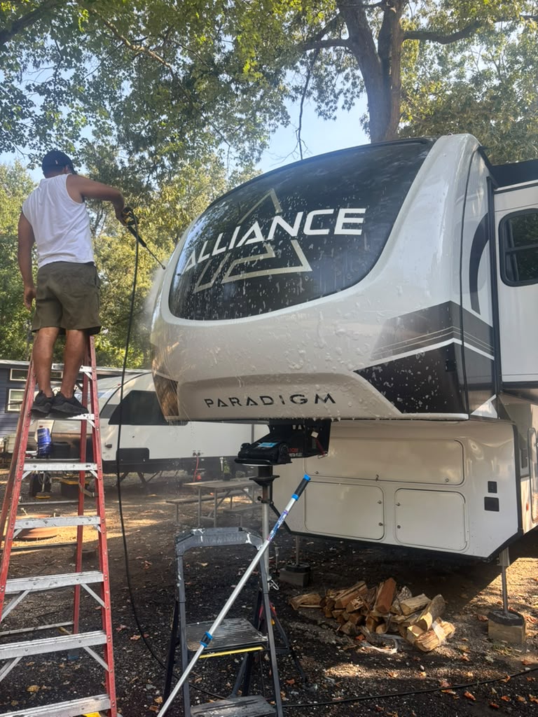 RV receiving exterior-care work